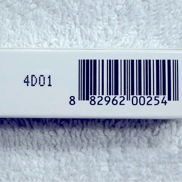 V KOSMETIK EYESHADOW PRIMER LIGHT MEDIUM 6ml BRAND NEW/SEALED - Picture 3 of 4